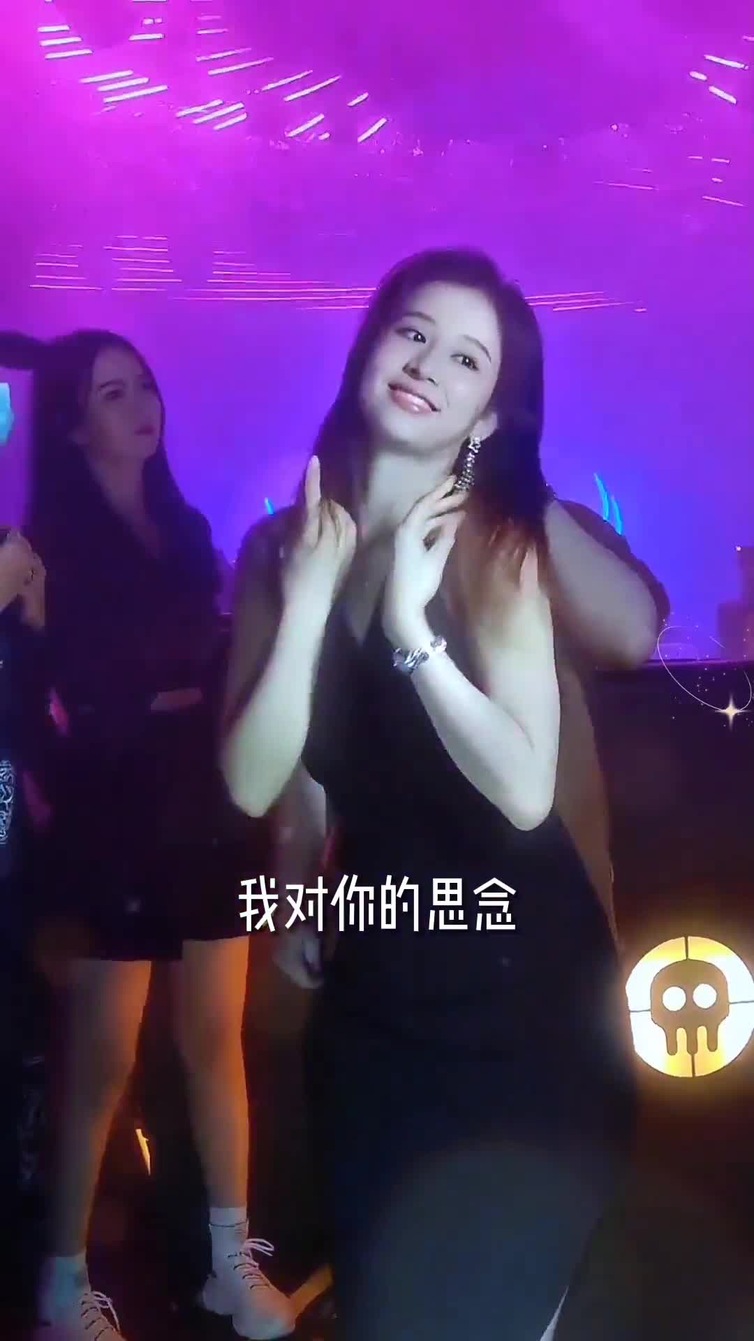 小姐姐蹦迪 中文dj 美丽的小姐姐 这谁顶得住啊