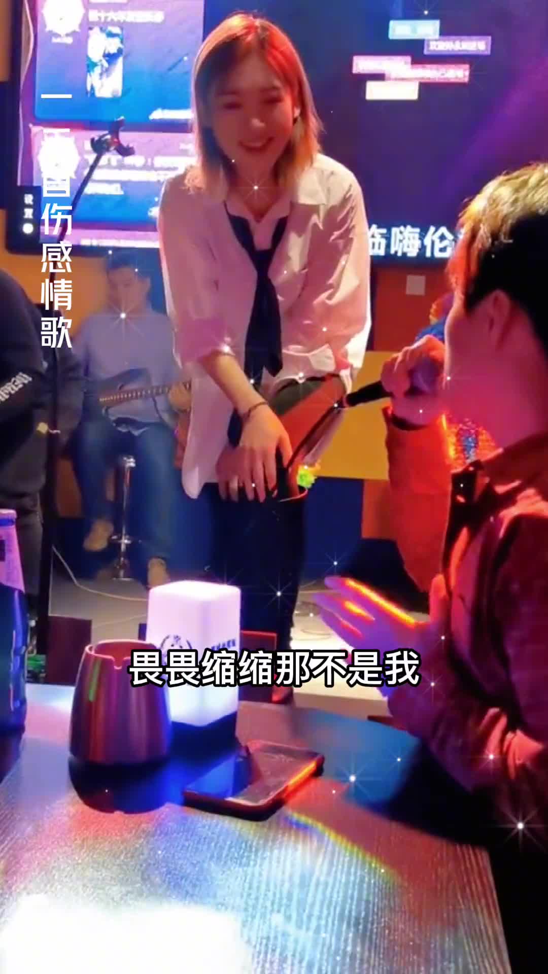 沙哑的嗓音，听哭了有故事的人